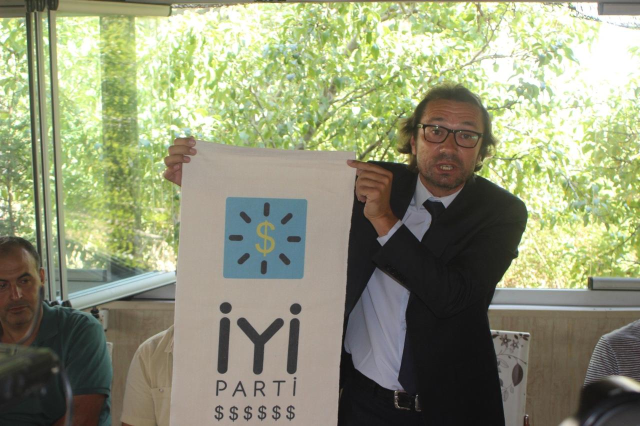 İYİ Parti'den istifa eden başkan yönetimi topa tuttu