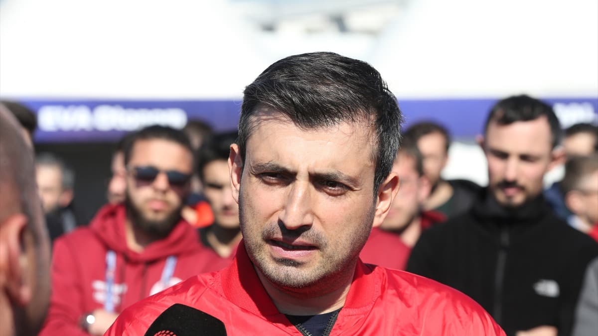 Baykar Yönetim Kurulu Başkanı Bayraktar: Geleceğin akıllı arabalarını yapacak gençler TEKNOFEST yarışmalarında yetişiyor