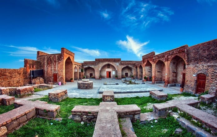 Tarihi 10 bin yıl öncesine dayanan Cizre, onlarca kültürel mirasa ev sahipliği yapıyor