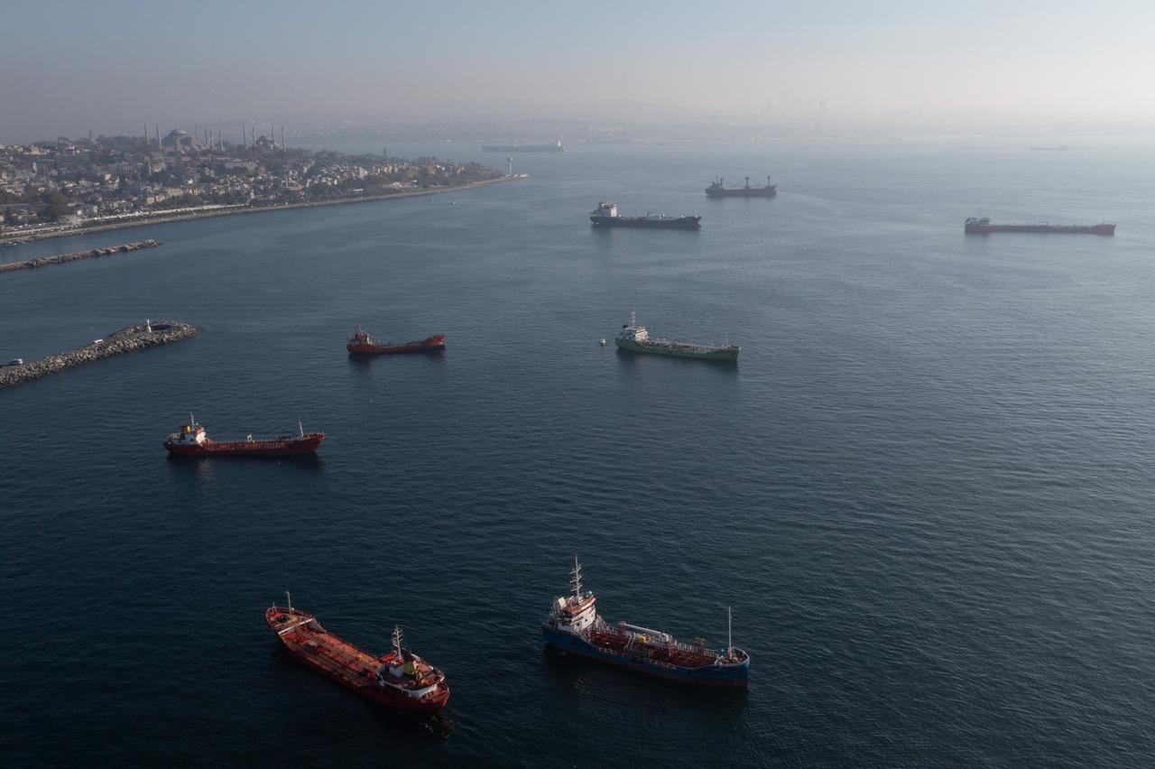 G7'nin petrol fiyatı üst sınırı İstanbul Boğazı'nı nasıl etkiledi?