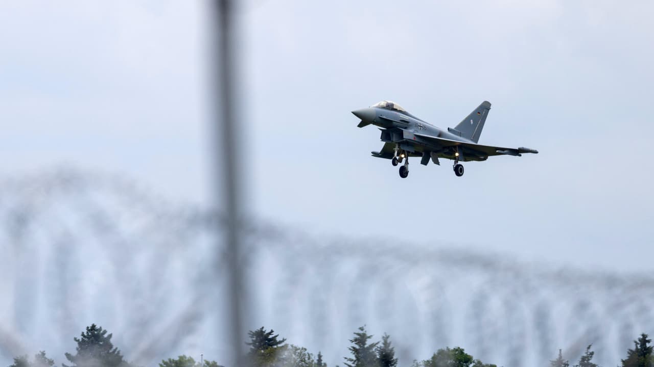 Almanya 20 ilave Eurofighter uçağı satın alacağını duyurdu
