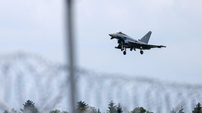 Almanya 20 ilave Eurofighter uçağı satın alacağını duyurdu