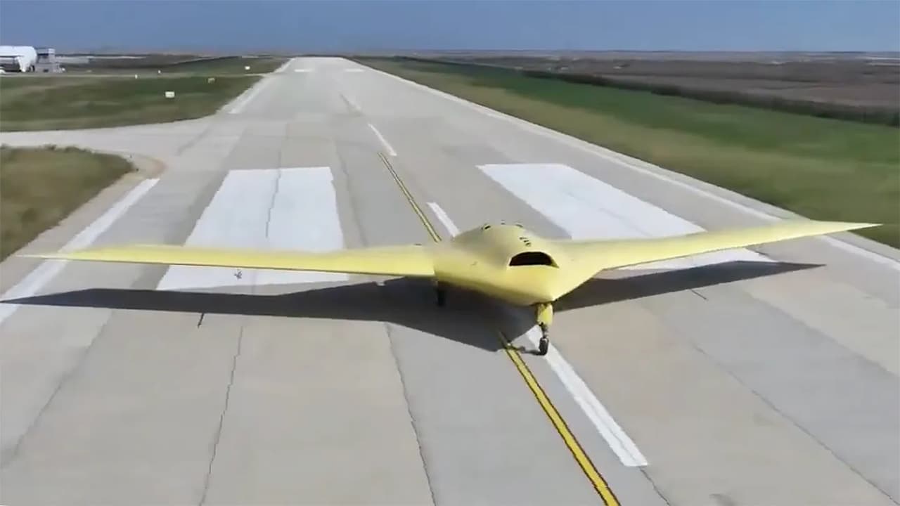 CH-7 Gizli Savaş Uçağı Görüntülendi