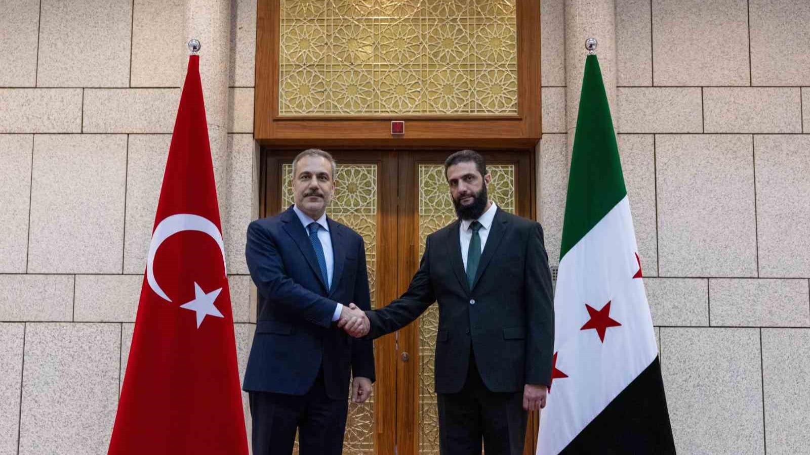 Dışişleri Bakanı Hakan Fidan, Suriye’deki yeni yönetimin lideri Ahmed Eş-Şara ile bir araya geldi. Fotoğraf: AA