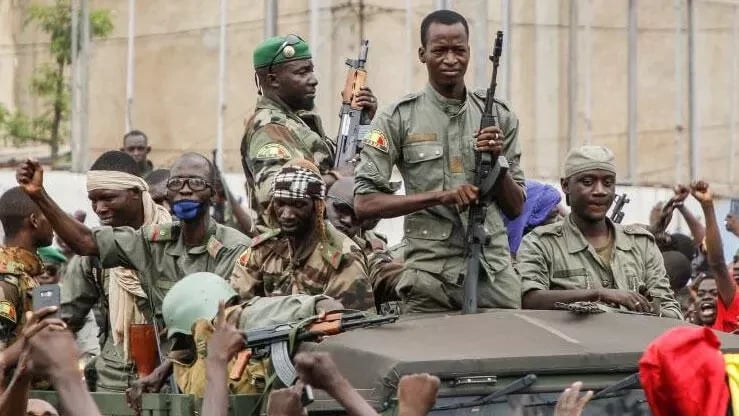 Gabon'da ulusal radyoyu ele geçiren bir grup askerin darbe girişiminde bulunduğu bildirildi