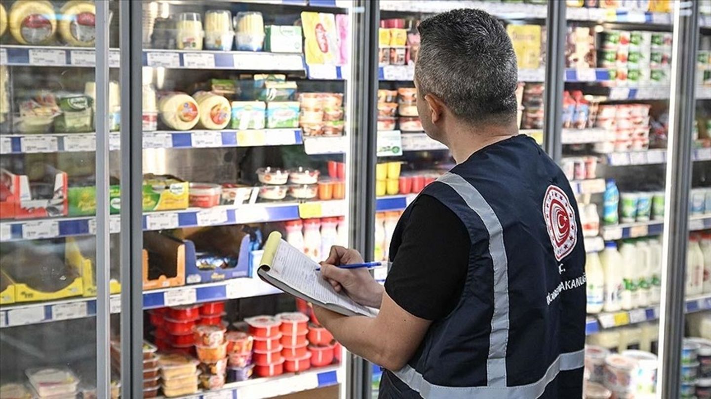 Ticaret Bakanlığı fahiş fiyat uygulayan marketlere ceza yağdırdı