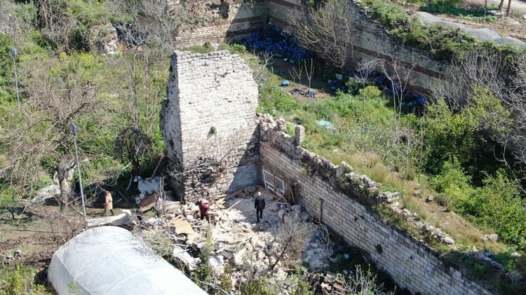 Fatih'te çöken tarihi surlar havadan görüntülendi