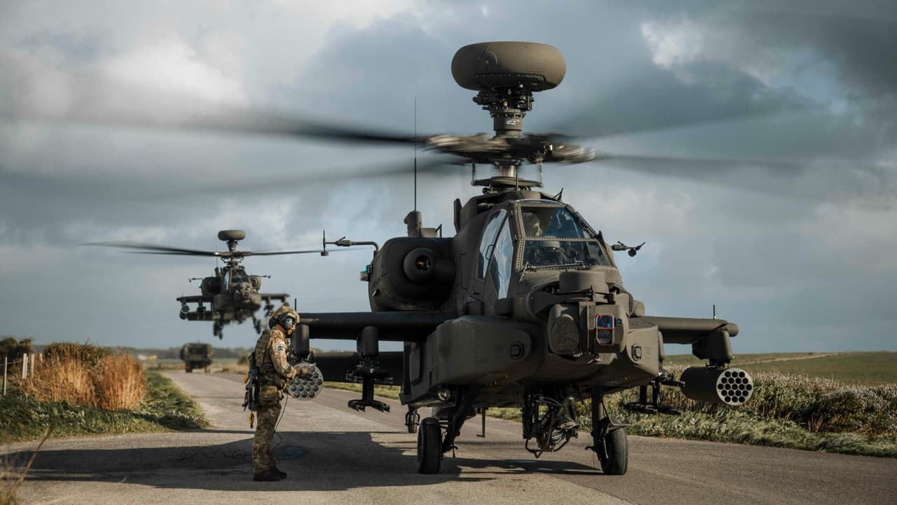 Hollanda, ABD’den modernize edilmiş ilk 2 adet Apache helikopterini teslim aldı