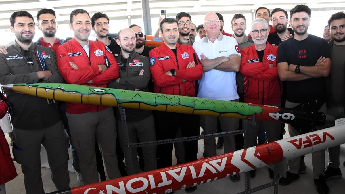 Selçuk Bayraktar, TEKNOFEST Roket Yarışması'nda Gençlerle Birlikte