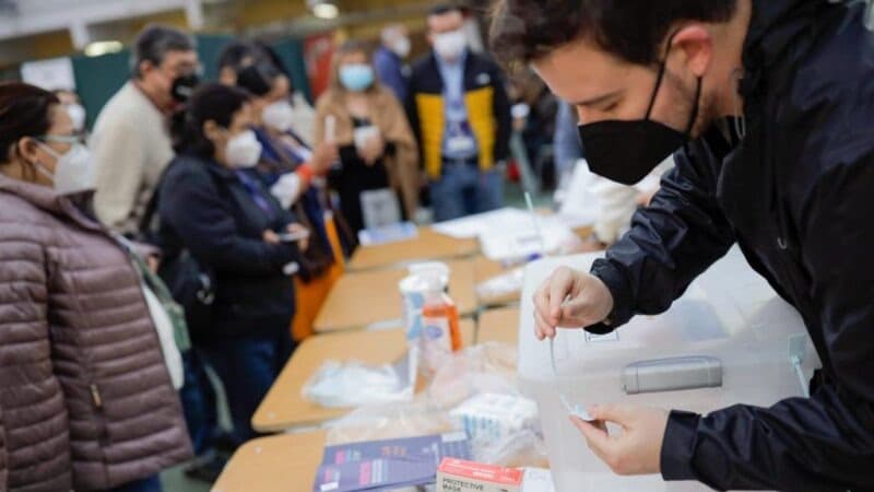 Şili'de yeni anayasa için oylama