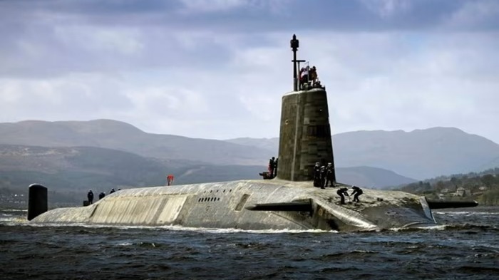 Kraliyet Donanması'nın Vanguard Sınıfı nükleer silahlı denizaltısı HMS Vigilant