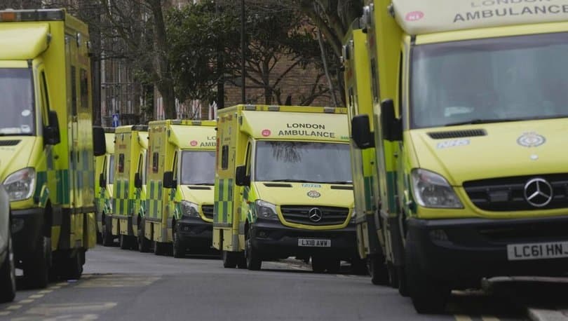 İngiltere ve Galler'de ambulans çalışanları greve başladı