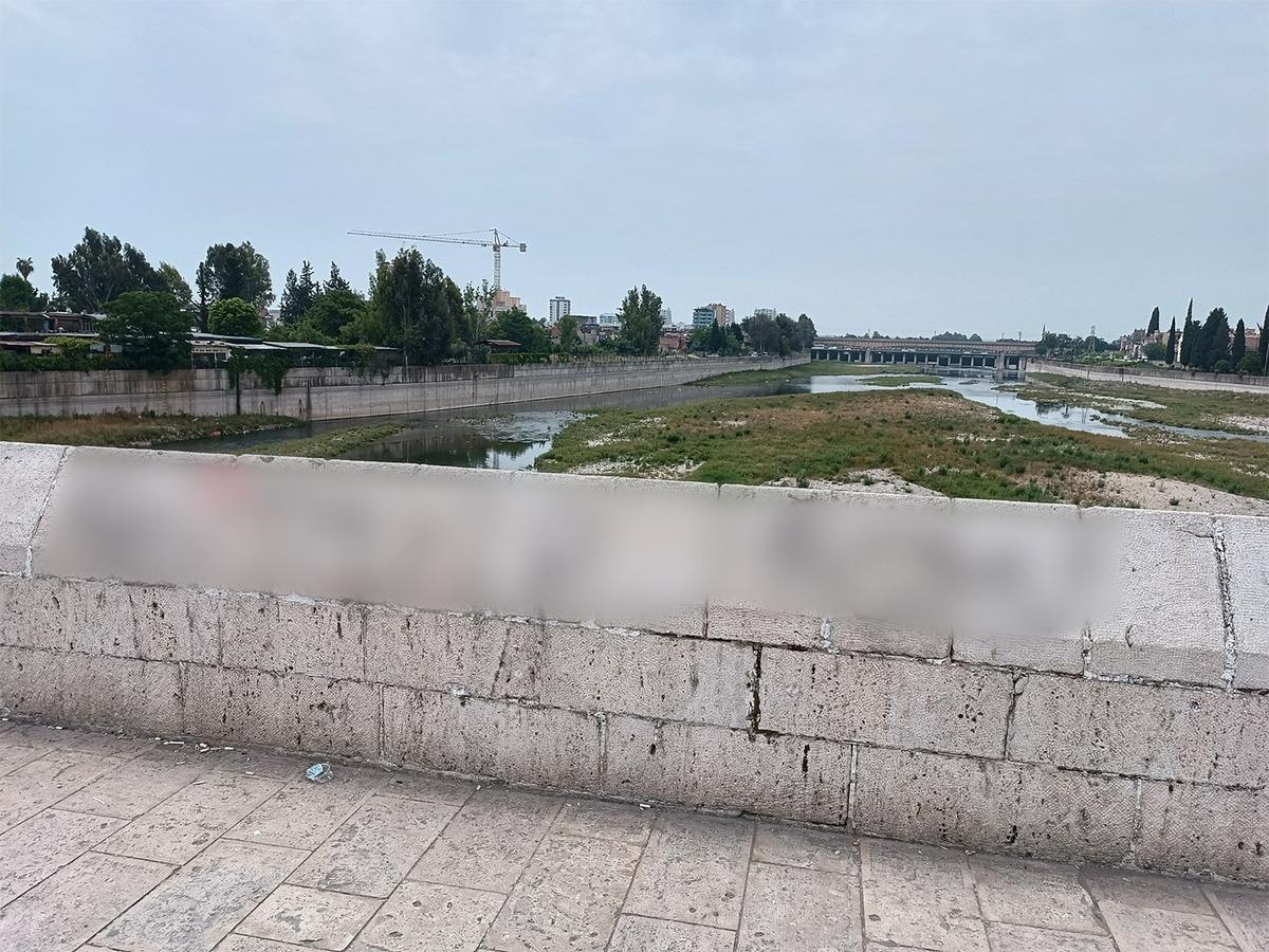 Adana'daki tarihi taş köprü vandalizm kurbanı oldu