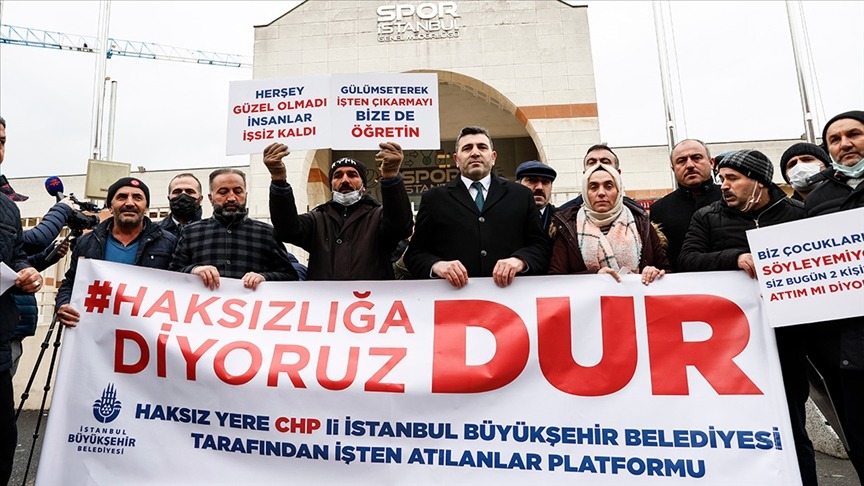 İşten çıkarılan eski İBB çalışanları.