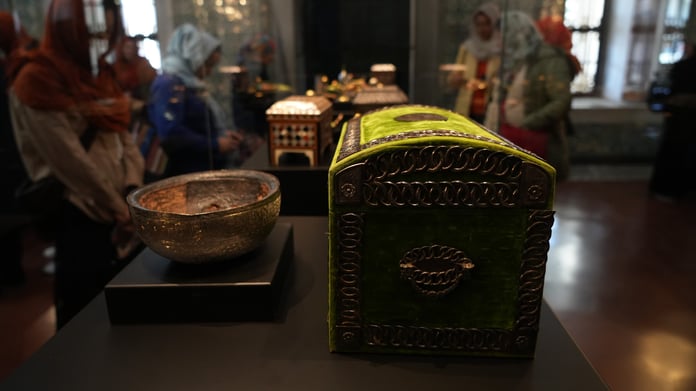 Ramazan ayında Topkapı Sarayı Mukaddes Emanetler Dairesi’ne yoğun ilgi