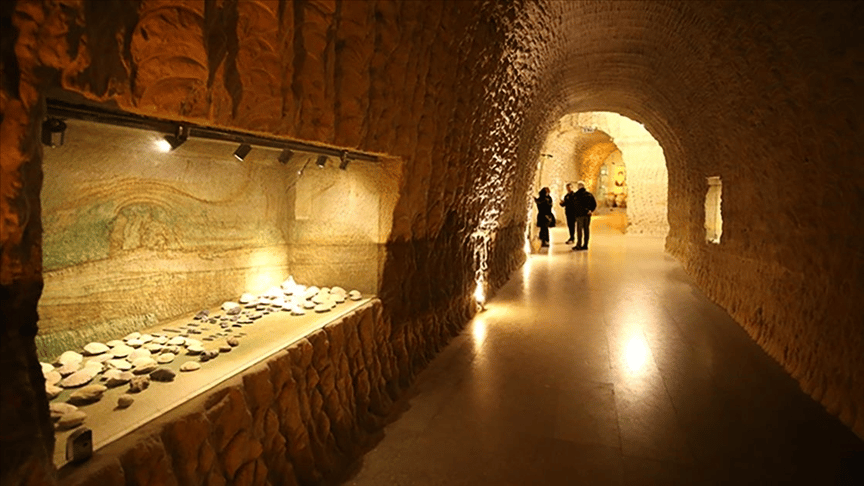 Avanos'ta turistler yerin metrelerce altında seramiğin tarihine yolculuk yapıyor