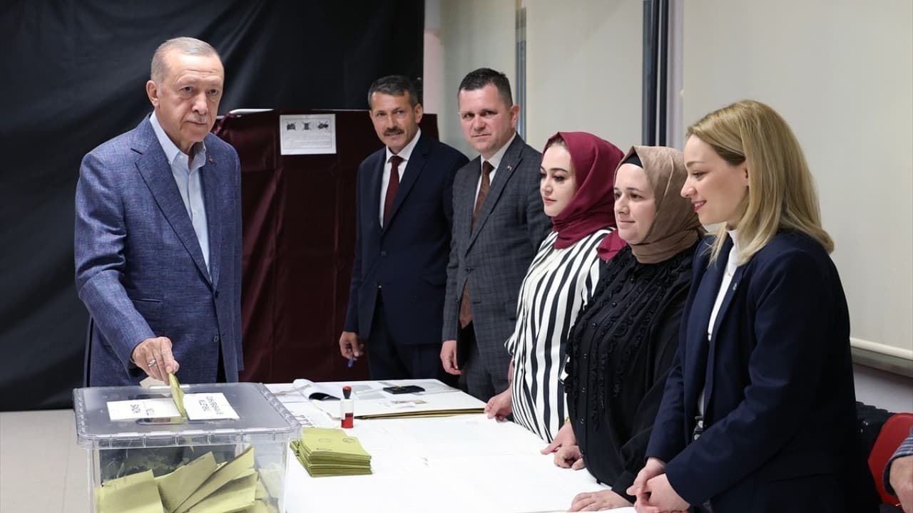Türkiye seçimleri: Erdoğan'ın rakipleri neden zorlandı?