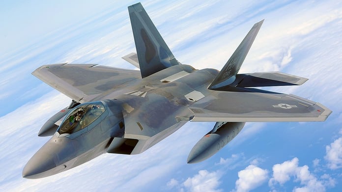 F-22, 500.000 uçuş saatini geride bıraktı