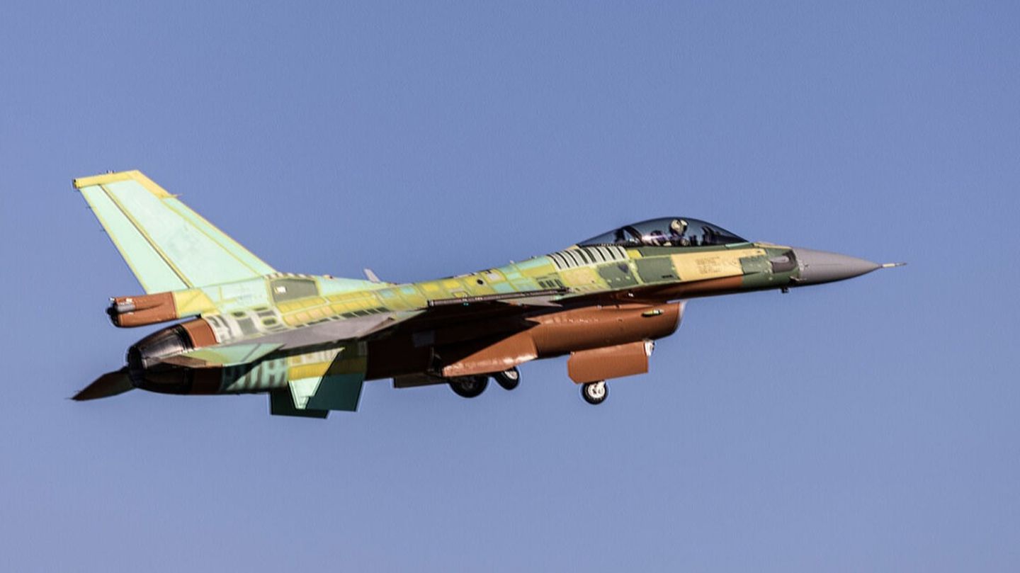 Bulgaristan'ın ilk F-16 Blok 70'i ilk uçuşunu tamamladı