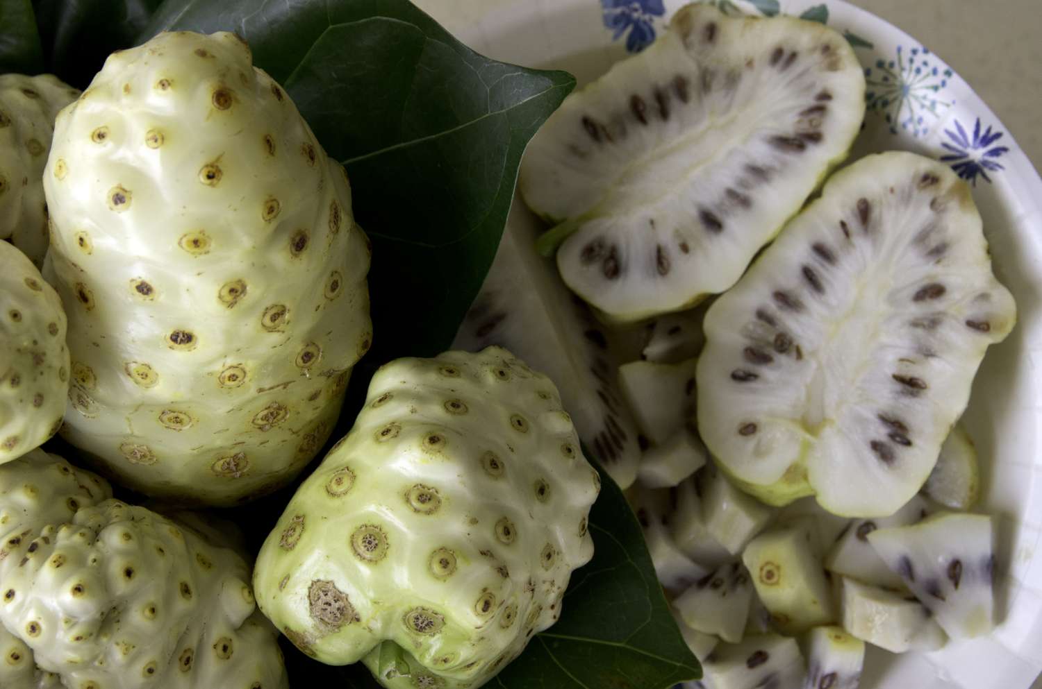 Noni meyvesi yüksek oranda C vitamini barındırır
