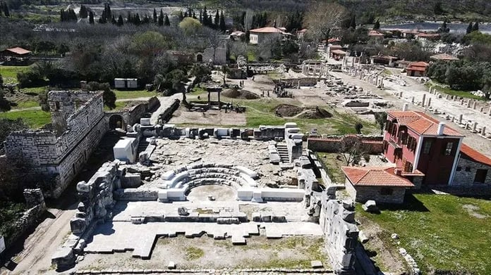 Stratonikeia'nın 2 bin 200 yıllık meclis binasına yeni basamak taşları eklendi