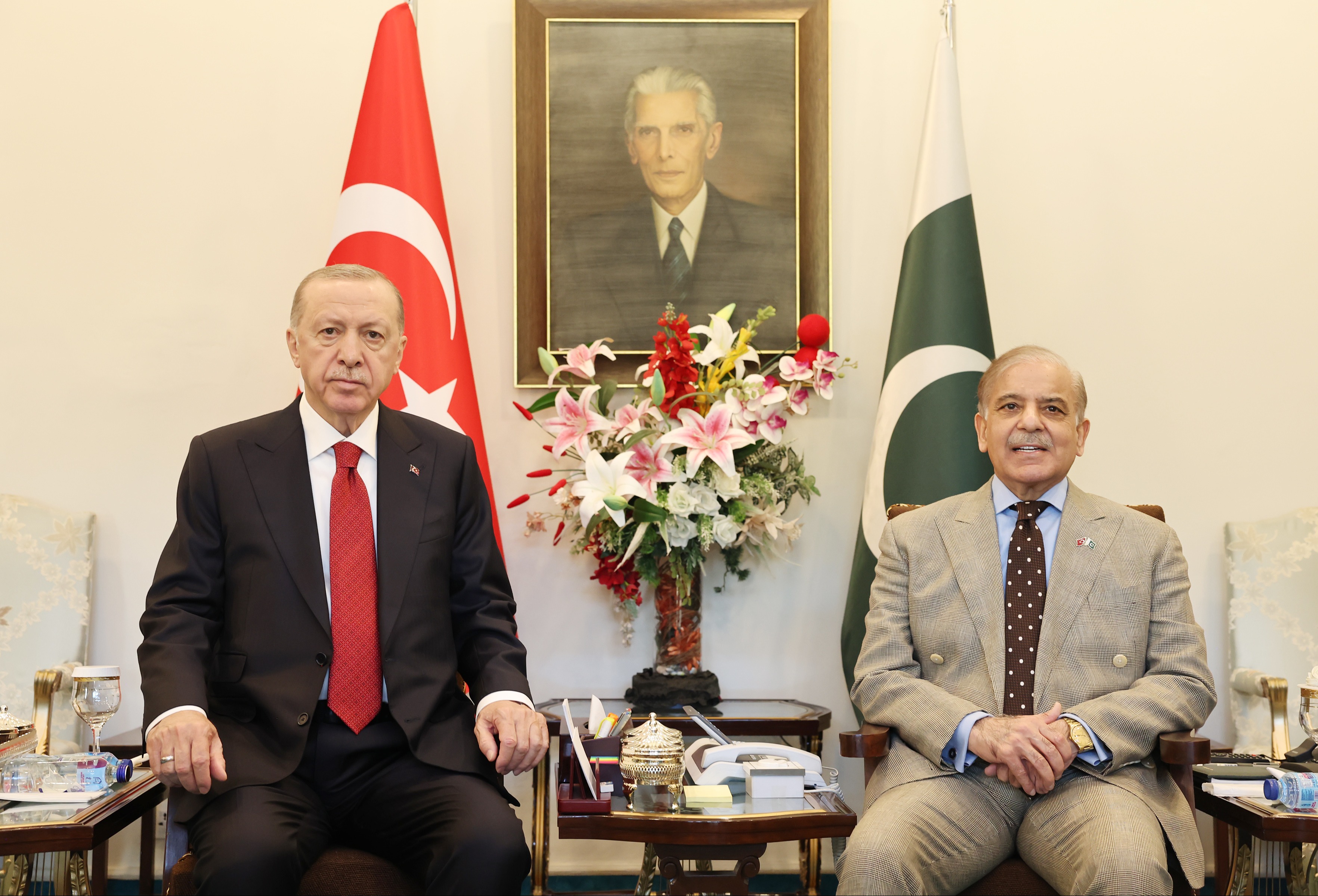 Cumhurbaşkanı Recep Tayyip Erdoğan, Pakistan Başbakanı Şahbaz Şerif ile görüştü.