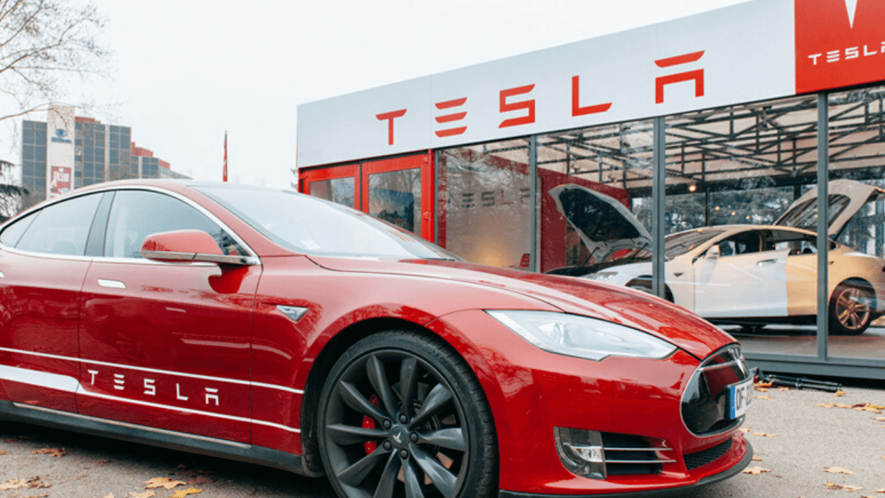 Tesla, 2024'te daha yavaş bir büyüme öngörüyor