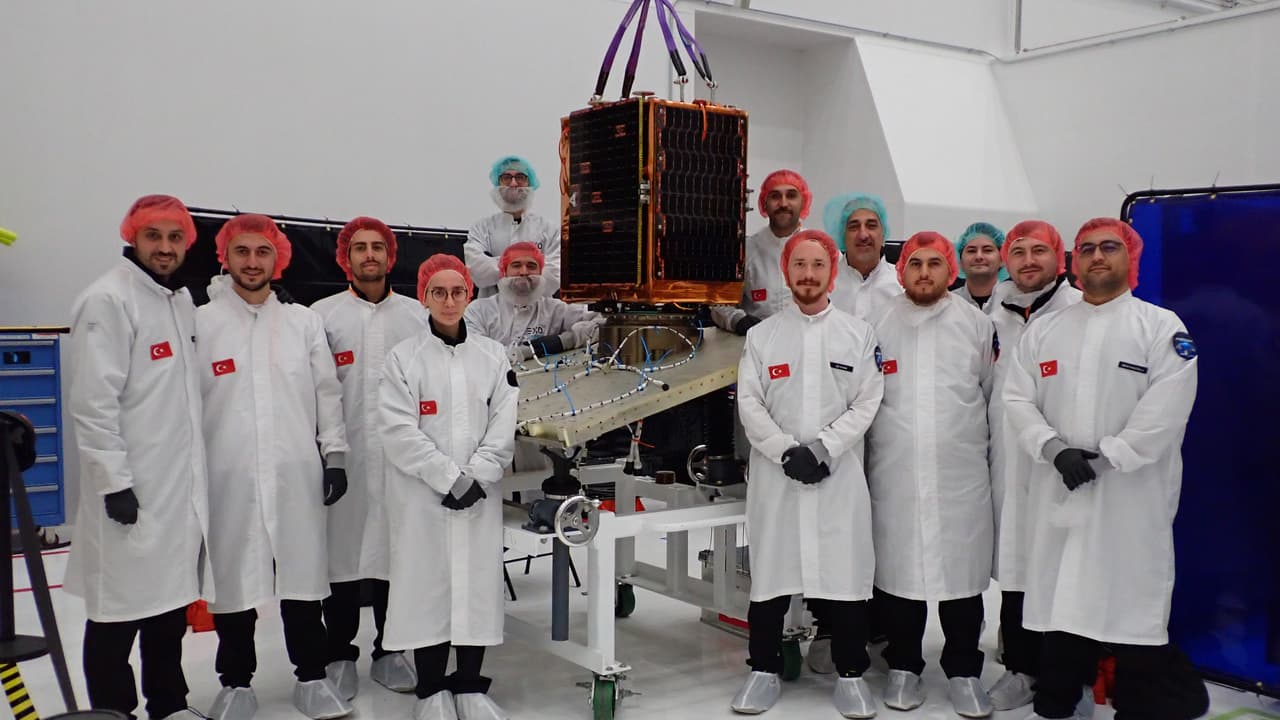 Welt: Türkiye'nin FGN-100-d1 uydusu GPS'e alternatif olabilir