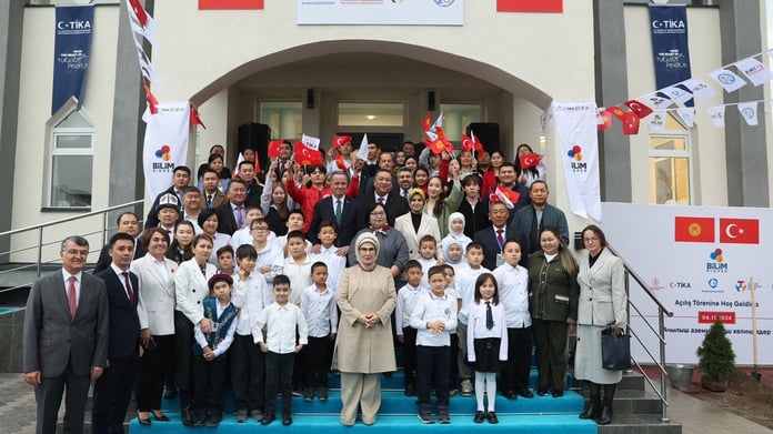 Kırgızistan'ın geleceğine ışık tutacak "Bilim Bişkek" kapılarını açtı