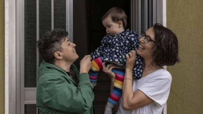 İtalya'dan eşcinsel çiftlere engel