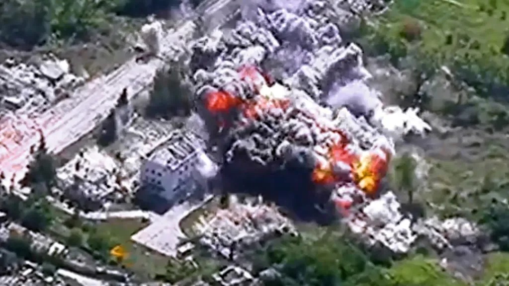 Rusya, 3 tonluk FAB-3000 bombasını güdümlü hale getirdi