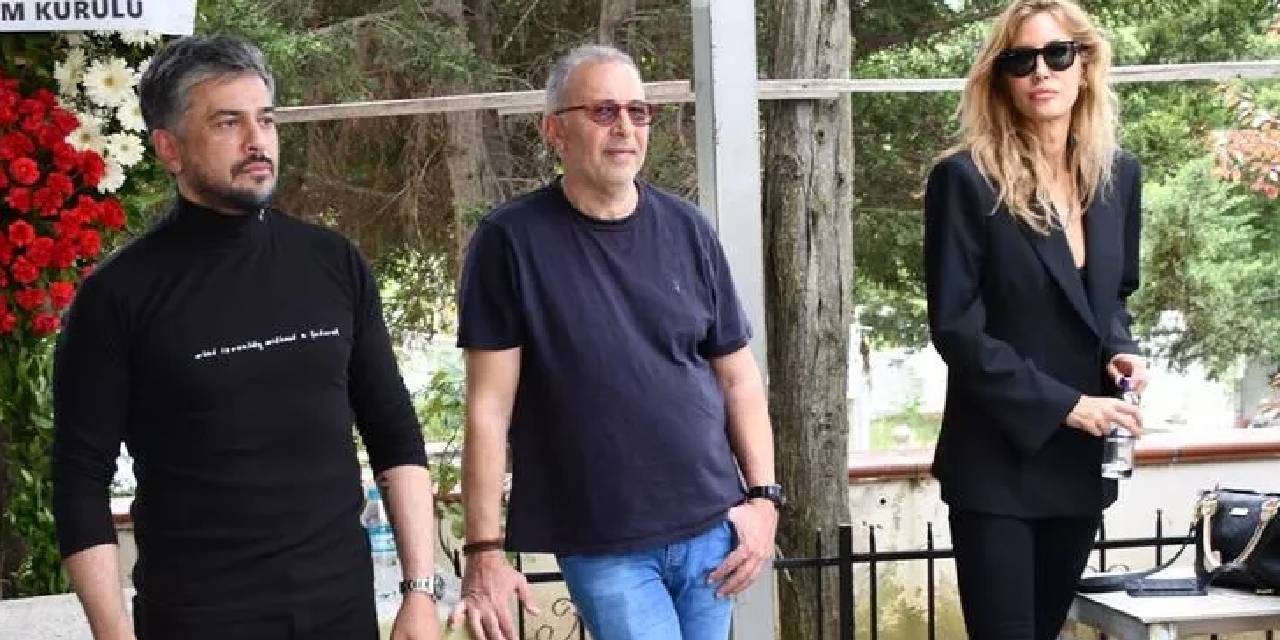 Emre Altuğ babasını son yolculuğuna uğurladı