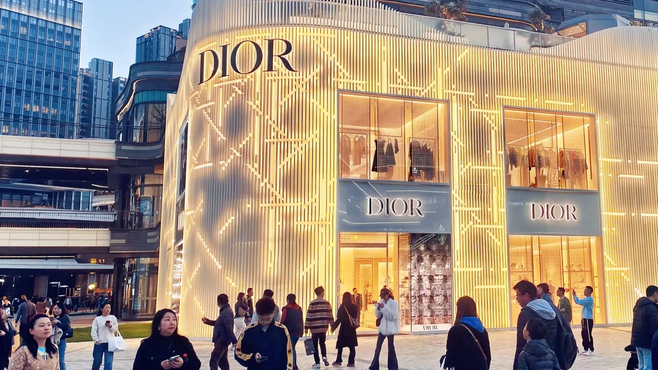 Dior'un 57 Euro'luk çantası: 2790 Euro etiketiyle şok!
