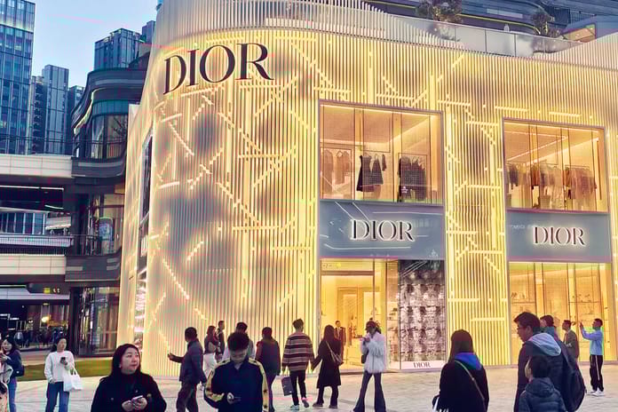 Dior’dan silkeleme sanatı: 57 Euro'luk çantaya 2790 Euro etiket