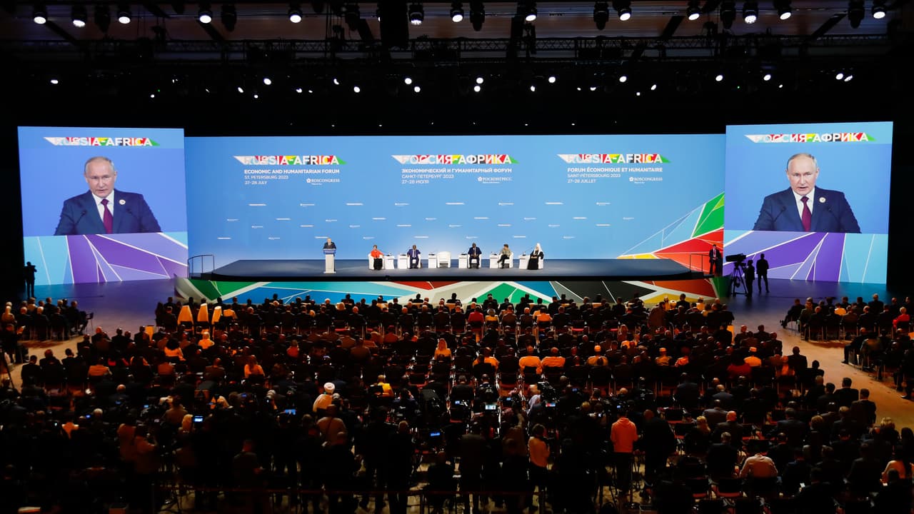 Moskova Afrika'yı İzale Etmeye Çalışıyor: Rusya-Afrika Zirvesi