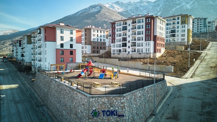 Deprem bölgesinde bugüne kadar yapılması planlanan konutların yüzde 45'i teslim edildi