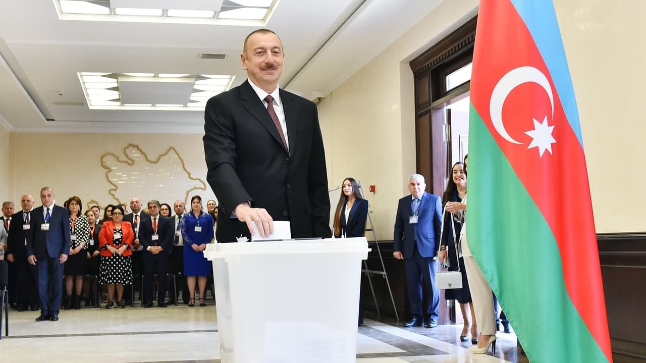 Azerbaycan erken Cumhurbaşkanlığı seçimine hazırlanıyor