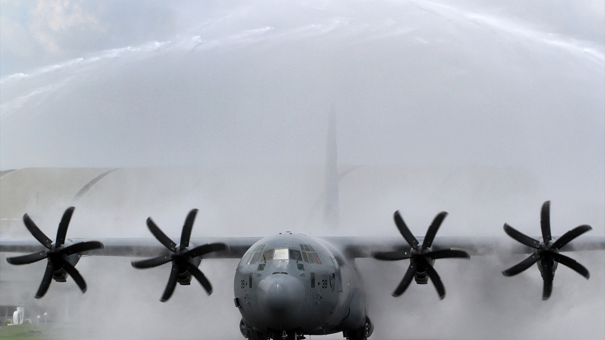 Endonezya Hava Kuvvetleri ilk C-130J uçağını teslim aldı
