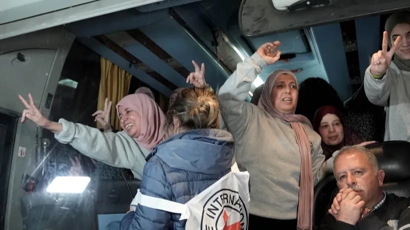 İsrail'in serbest bıraktığı Filistinli rehineler. Fotoğraf: AA