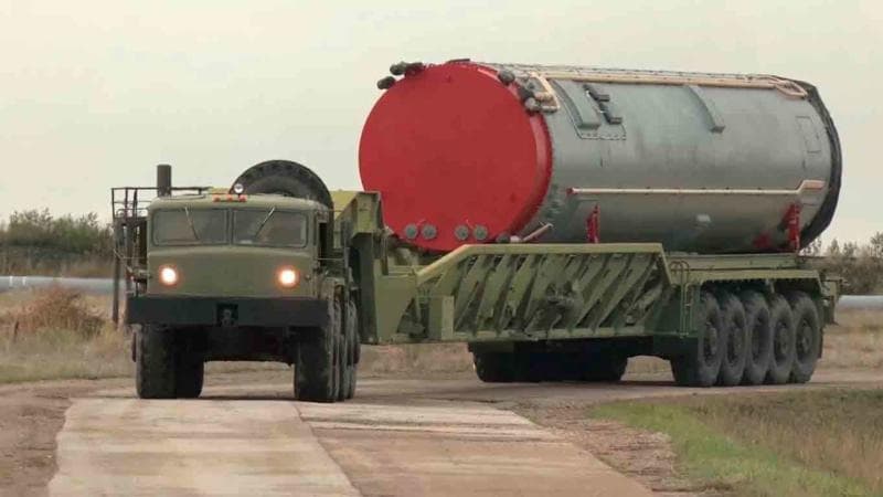 Rus ordusu, nükleer kapasiteli hipersonik "Avangard" füzesini fırlatma deposuna yerleştirdi