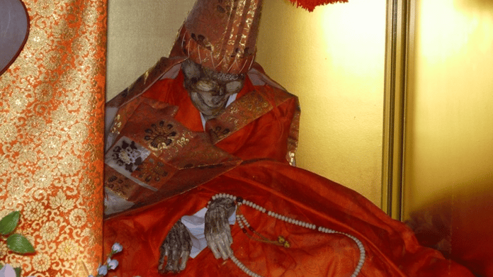 Japonya’da kendilerini mumyalayan keşişlerin esrarı