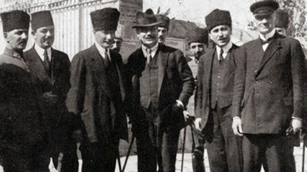 Ankara Hükümeti'nin ilk siyasi başarısı hangisidir?