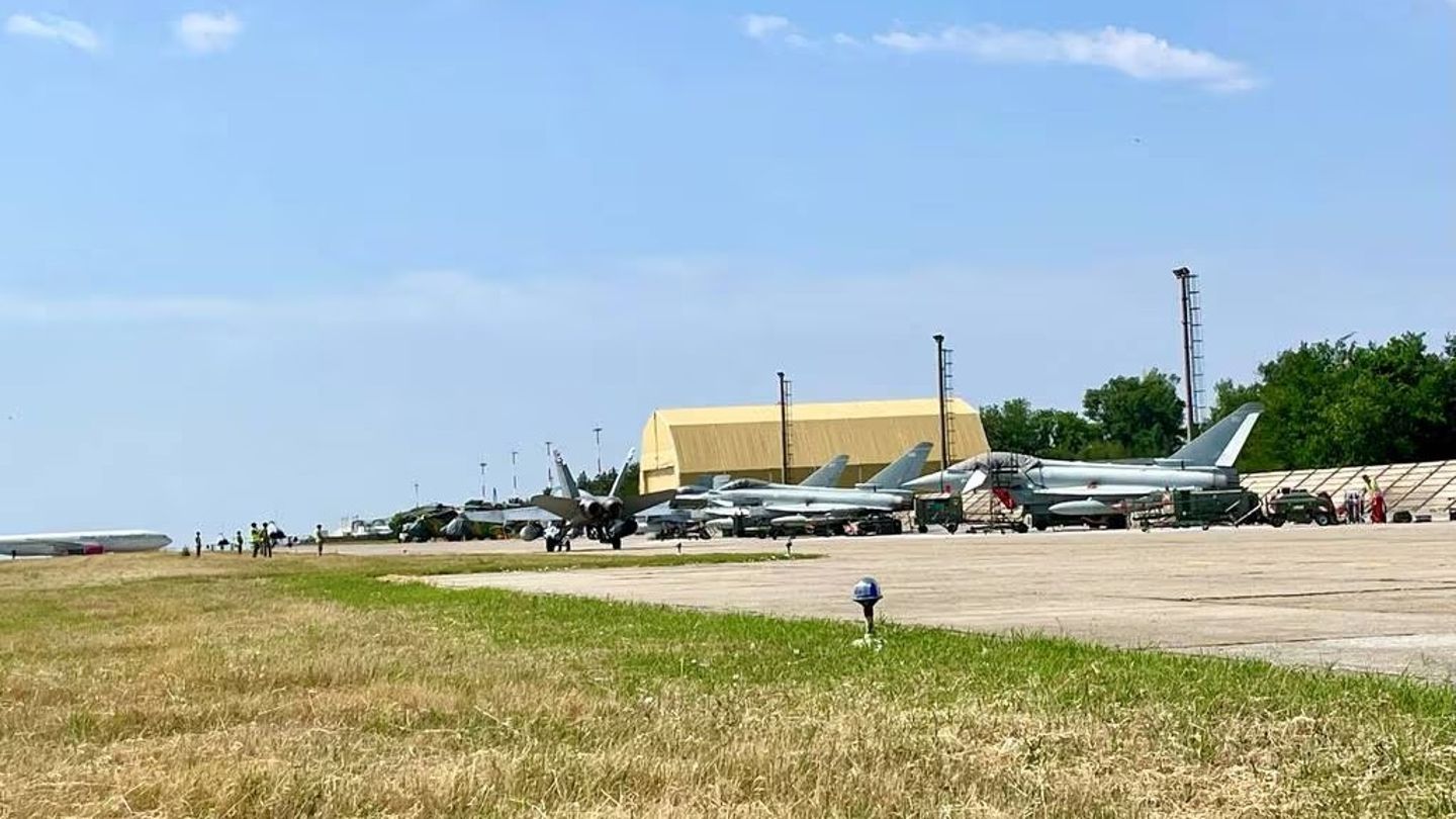Romanya, Ukrayna yakınlarındaki hava üssünü genişletmeye başladı