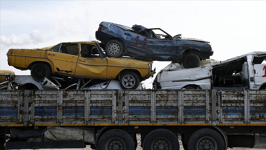 Hurda araçlar. Fotoğraf: AA