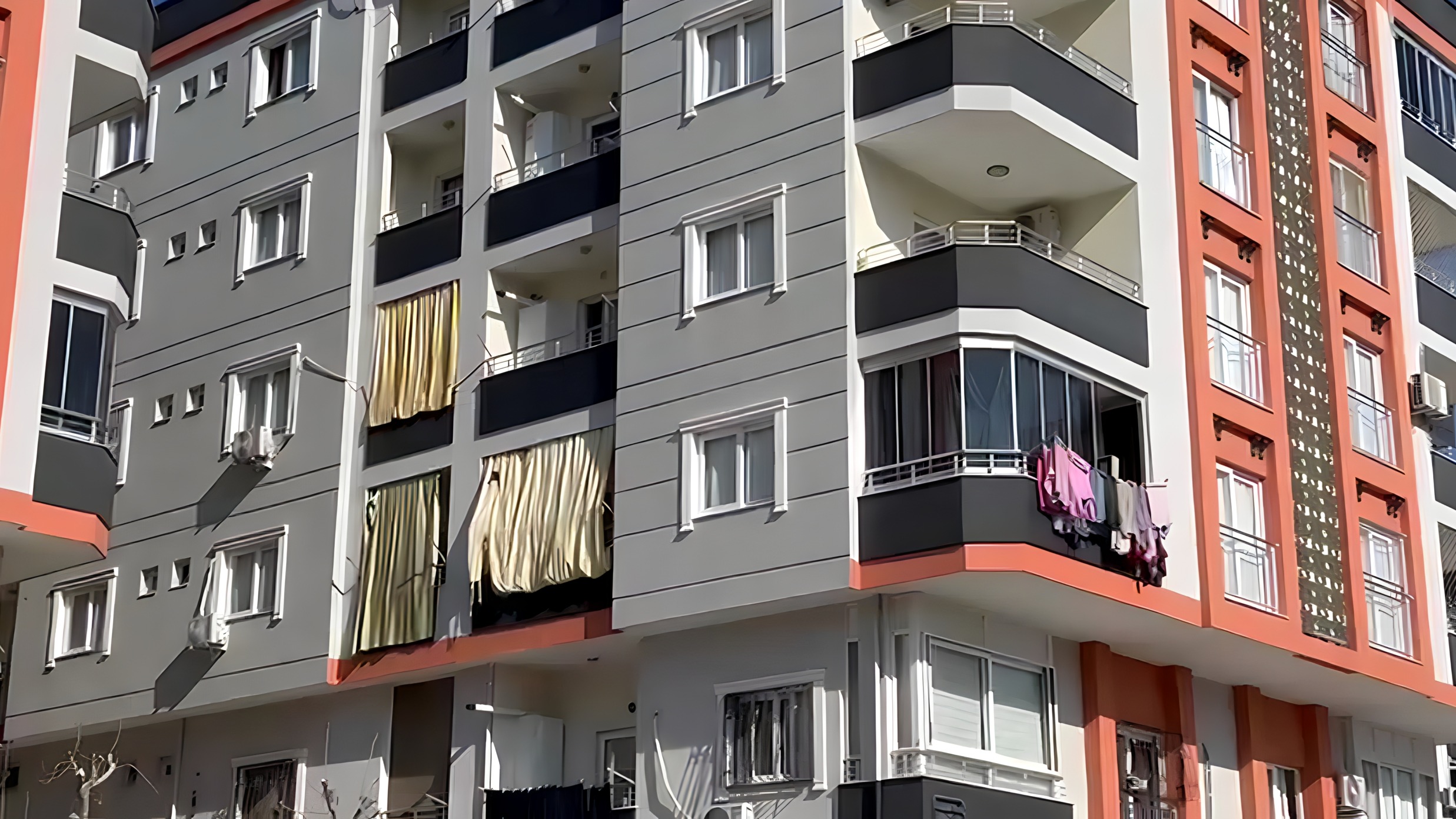 Cinayetin işlendiği apartman. Fotoğraf: DHA