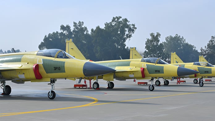 Bangladeş Pakistan'ın JF-17 uçaklarına ilgi gösteriyor