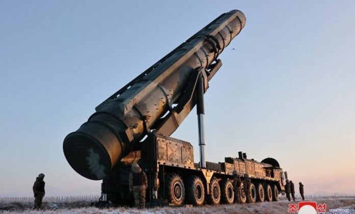 Kuzey Kore yeni Hwasong-18 uzun menzilli füzesini test ettiğini açıkladı