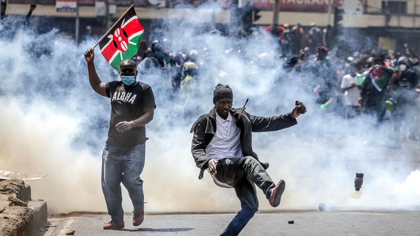 Kenya'da vergi artışına karşı protestolar sürüyor: Ruto'dan geri adım