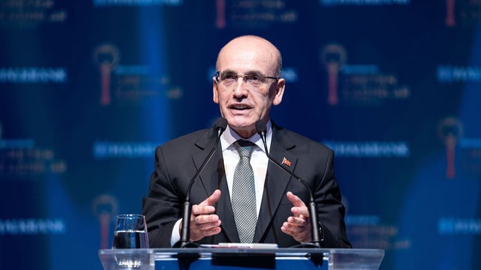 20 yaşında birisi 10 yıl, 30 yaşında başka biri ise 20 yıl boyunca her yıl 5'er bin TL biriktiriyor. Sizce hangisi 60 yaşında daha zengin olur?