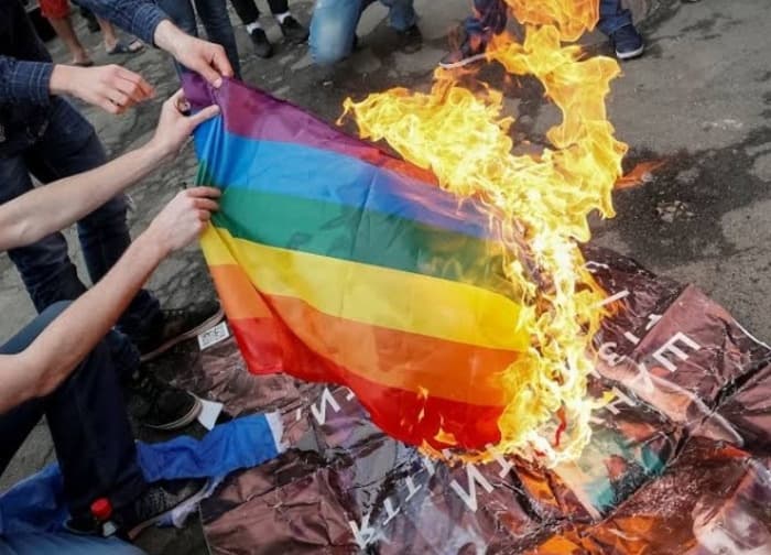 Aileler LGBT Propaganda'ya Karşı Harekete Geçti Avrupa'da